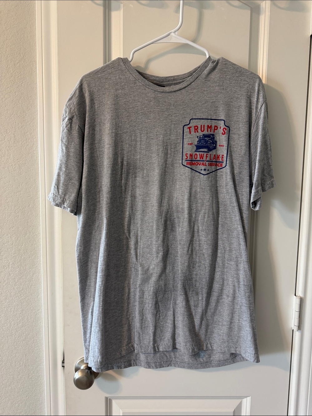 Snowflake Removal Service Gray Men's Short-Sleeve T-Shirt